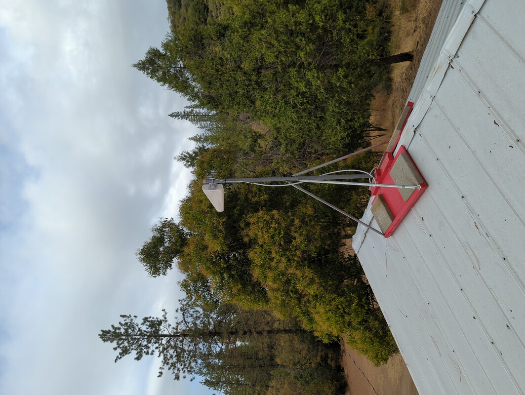 installed ridge mount with yagi antenna attached at top of pole